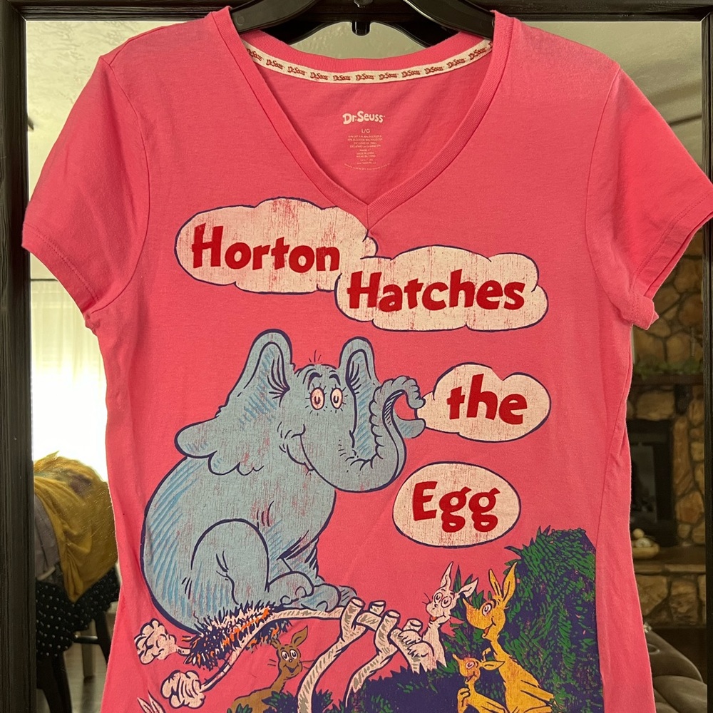Dr. Seuss t shirt size Large
